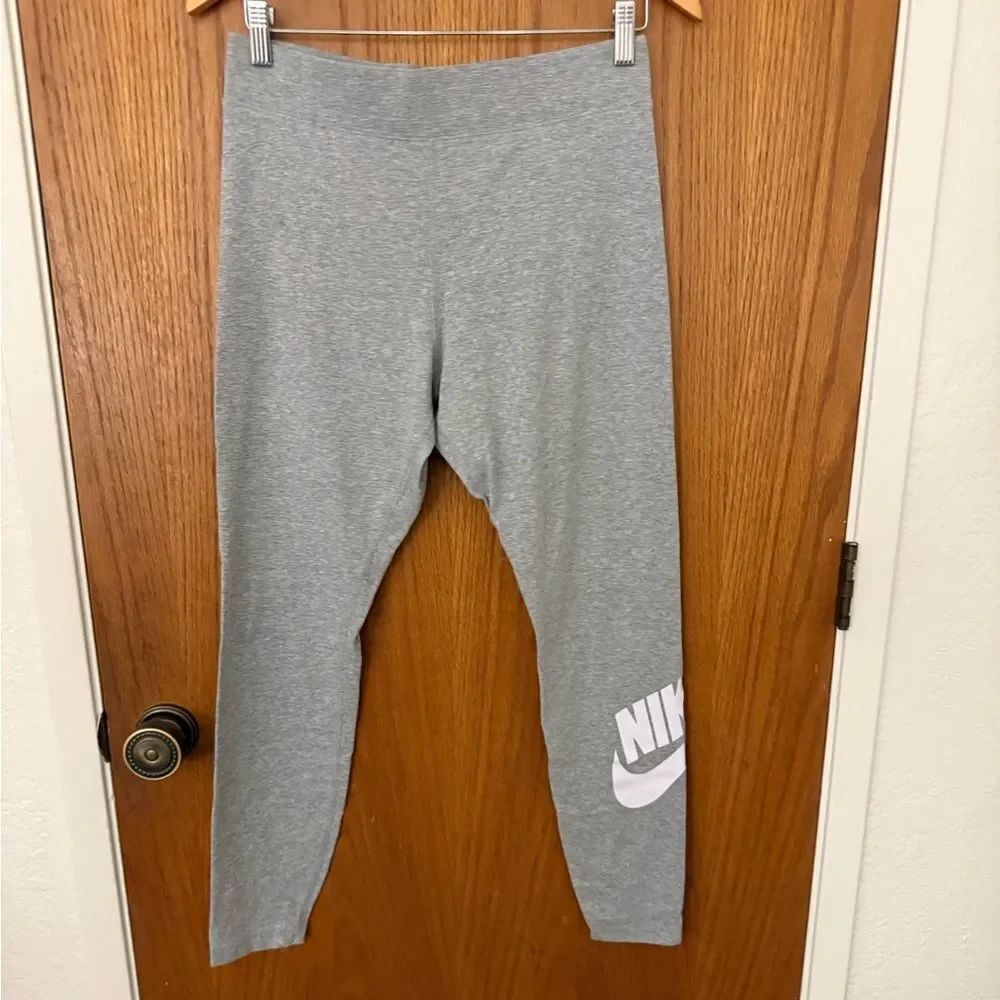 Nike Women's Heather Gray Leggings